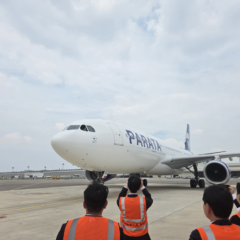 パラタ航空初号機