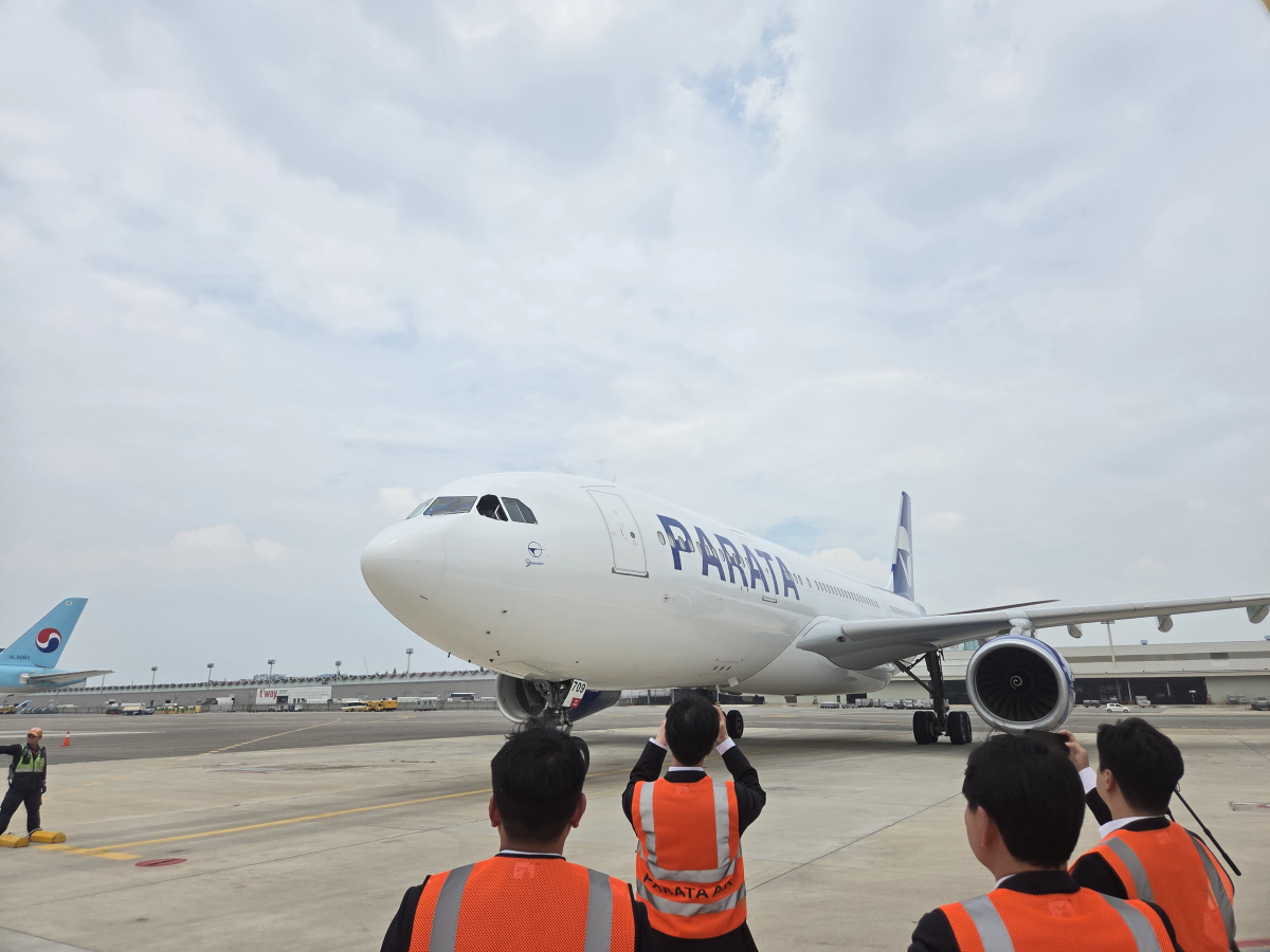 パラタ航空初号機